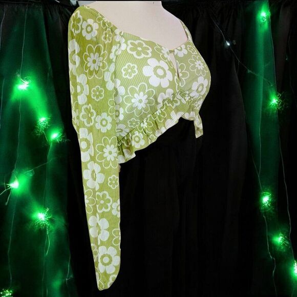 Madden NYC white floral long sleeve crop top - Picture 4 of 7